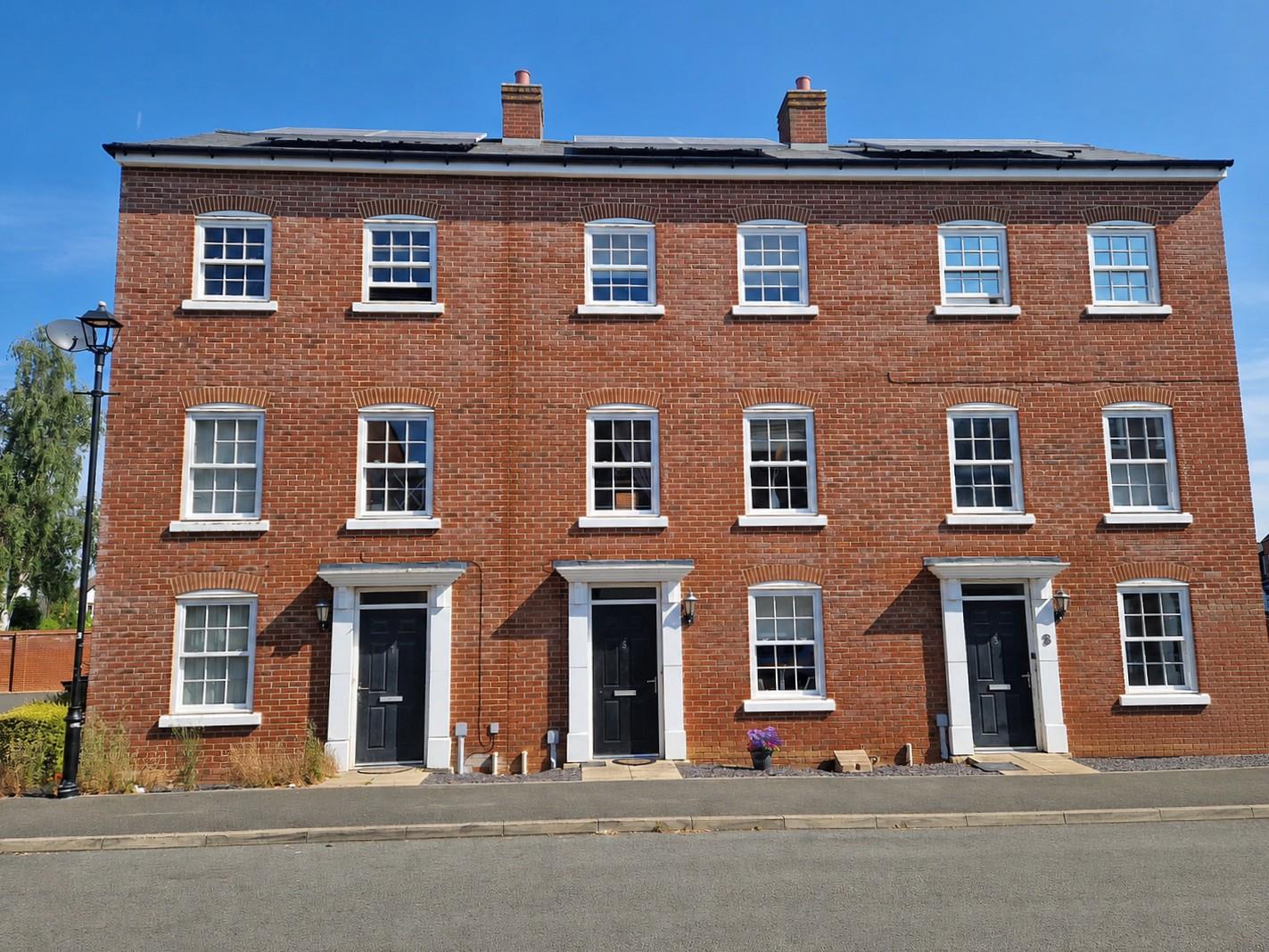 3 bed property in Broad Mead Avenue, Beds